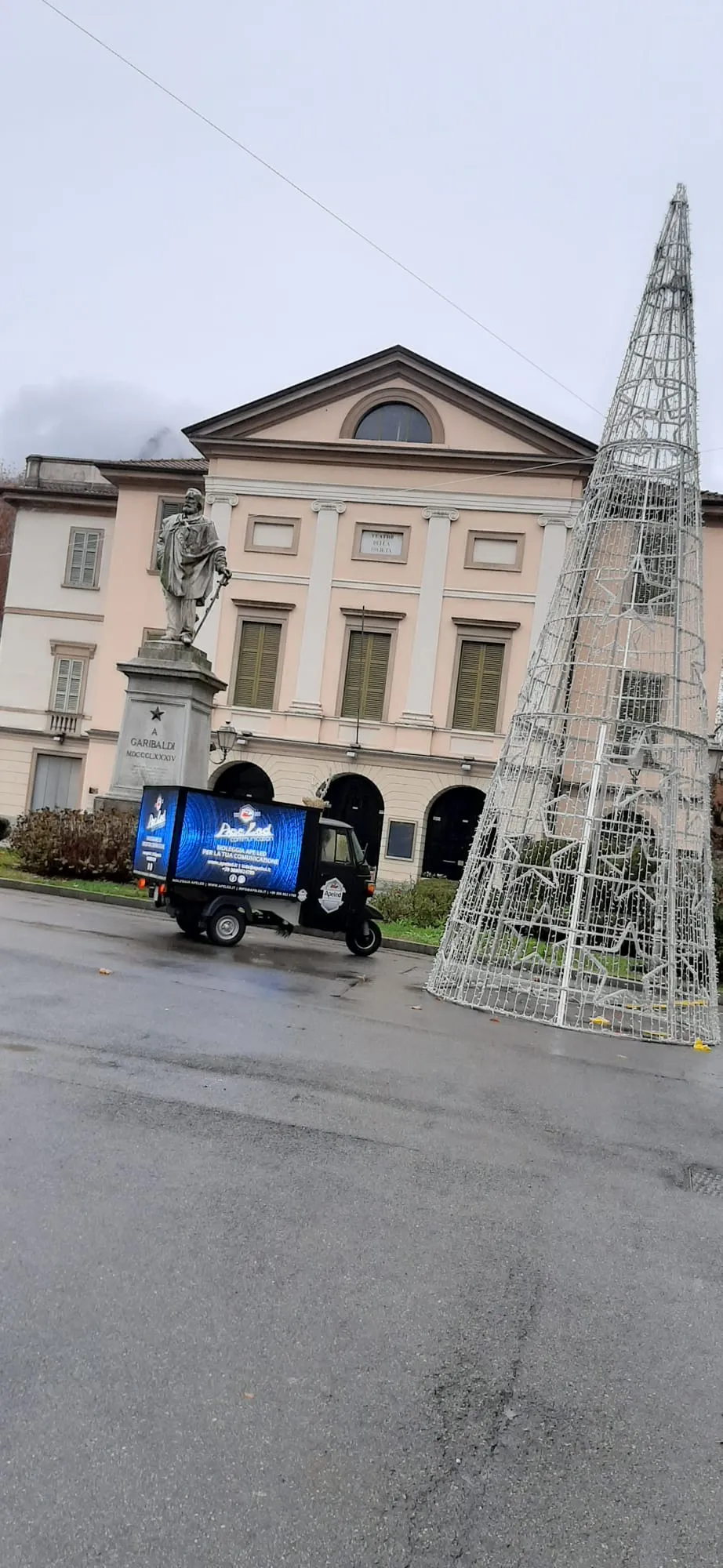Pubblicità In movimento.    Ape Car 3