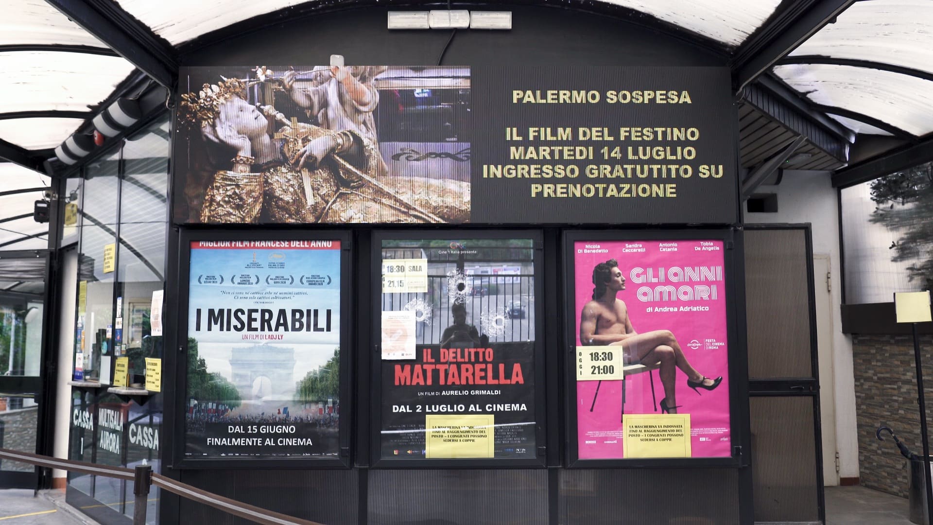 Signage in Hall, Biglietteria e Foyer